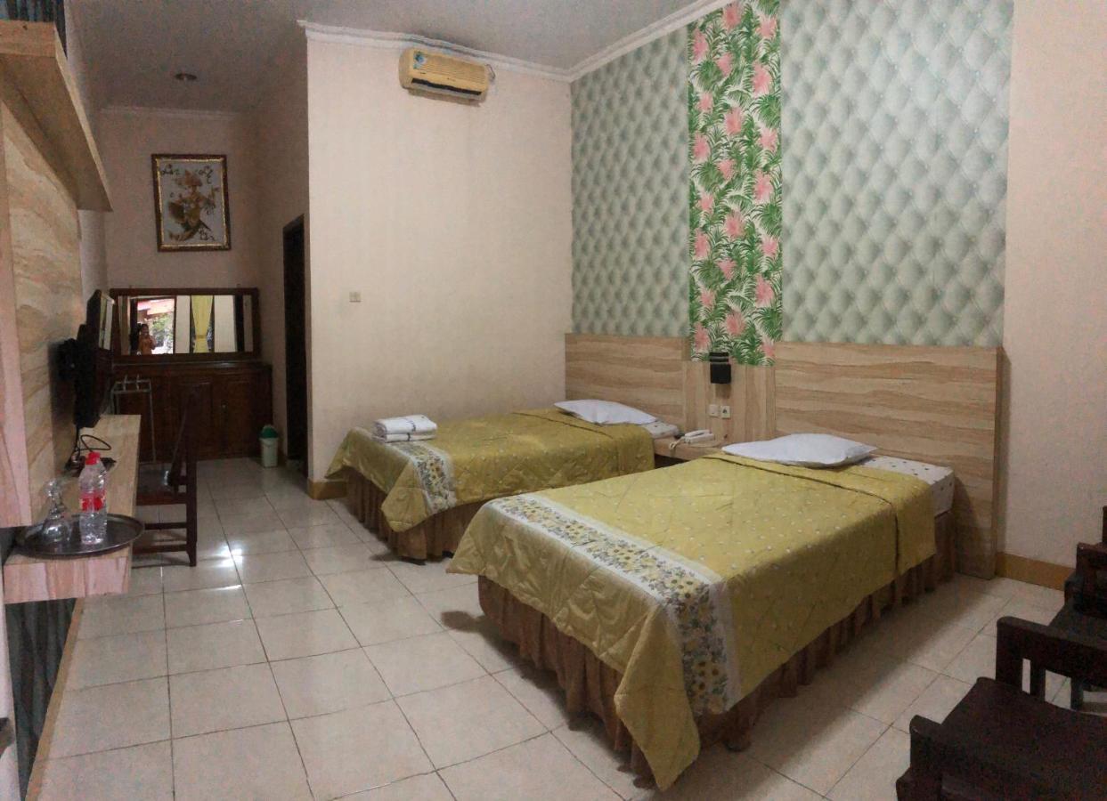 Grafika Hotel Dan Resto Gombong  Экстерьер фото